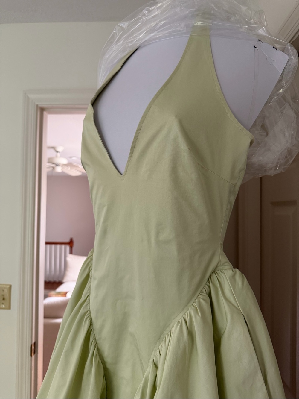 House of CB Marilyn Green Pistachio Halter Dress M Medium - Picture 7 of 8
